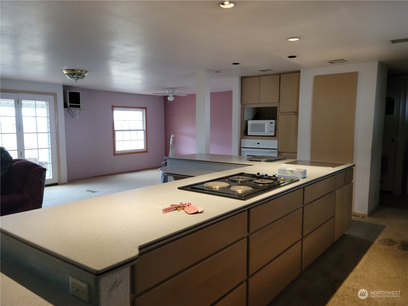 362 Jones Road Winlock, WA 98596 - Photo 7 of 31 a kitchen that has a sink and a stove