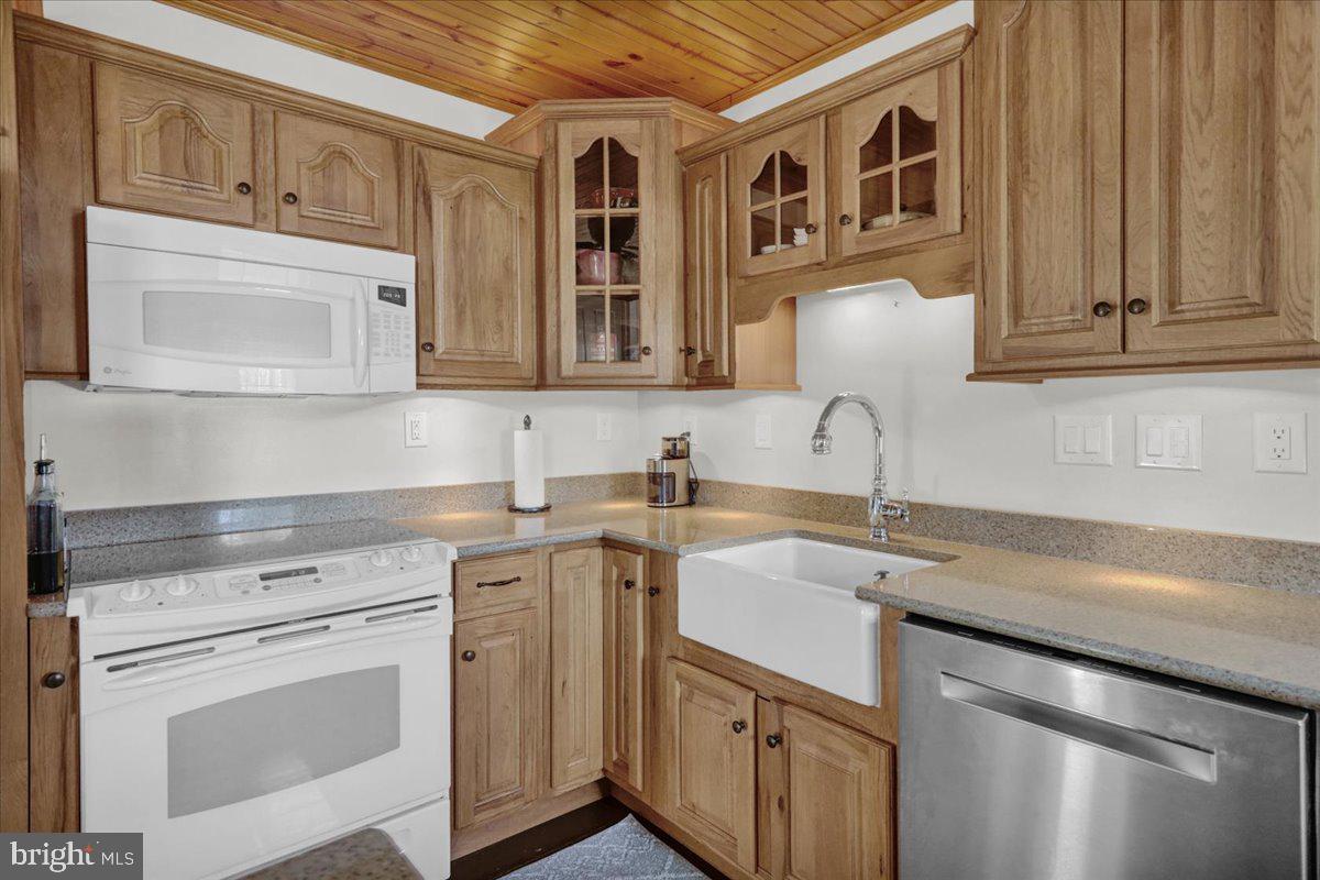 726 Mountain View Road Reading, PA 19607 - Photo 12 of 30