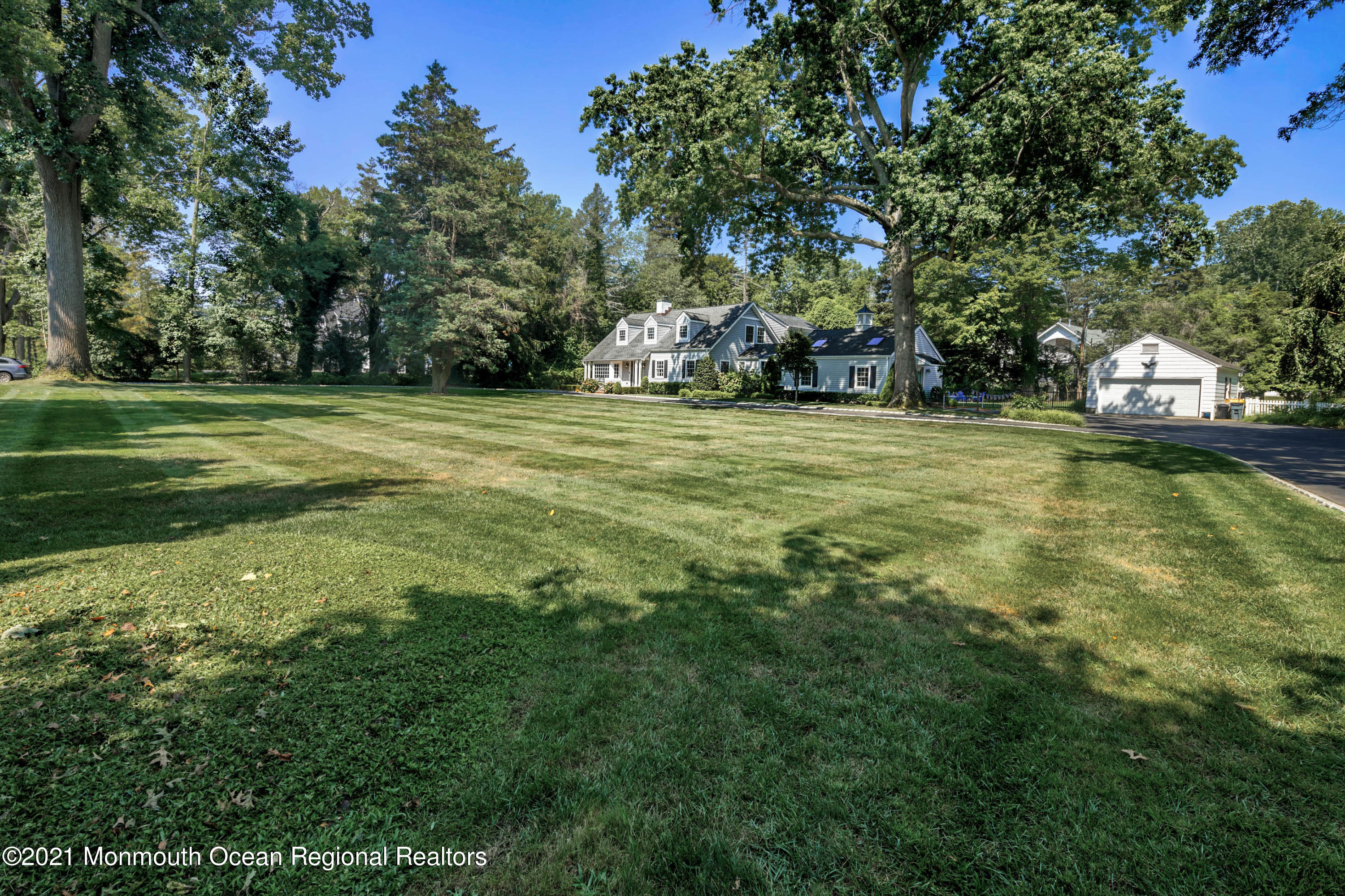 82 Rumson Road Rumson, NJ 07760 - Photo 4 of 64 04_Front Yard