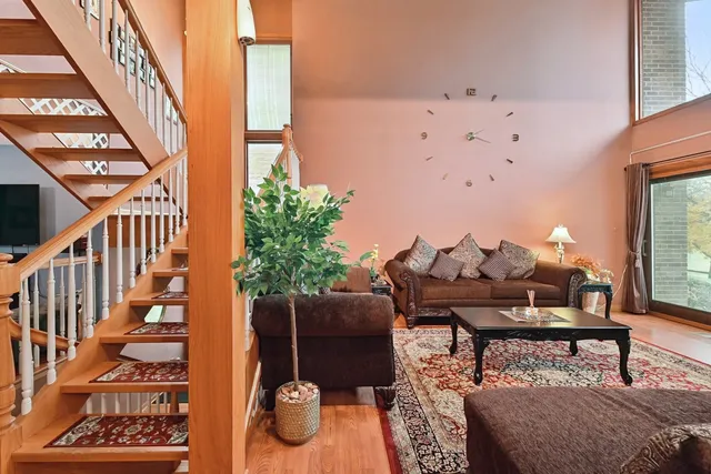 $440,000 | 351 South Dominion Drive, Wood Dale, IL 60191