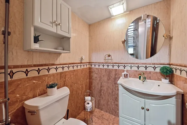 $440,000 | 351 South Dominion Drive, Wood Dale, IL 60191