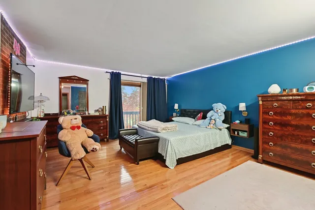 $440,000 | 351 South Dominion Drive, Wood Dale, IL 60191