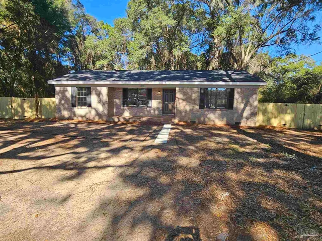 a view of a house with a backyard