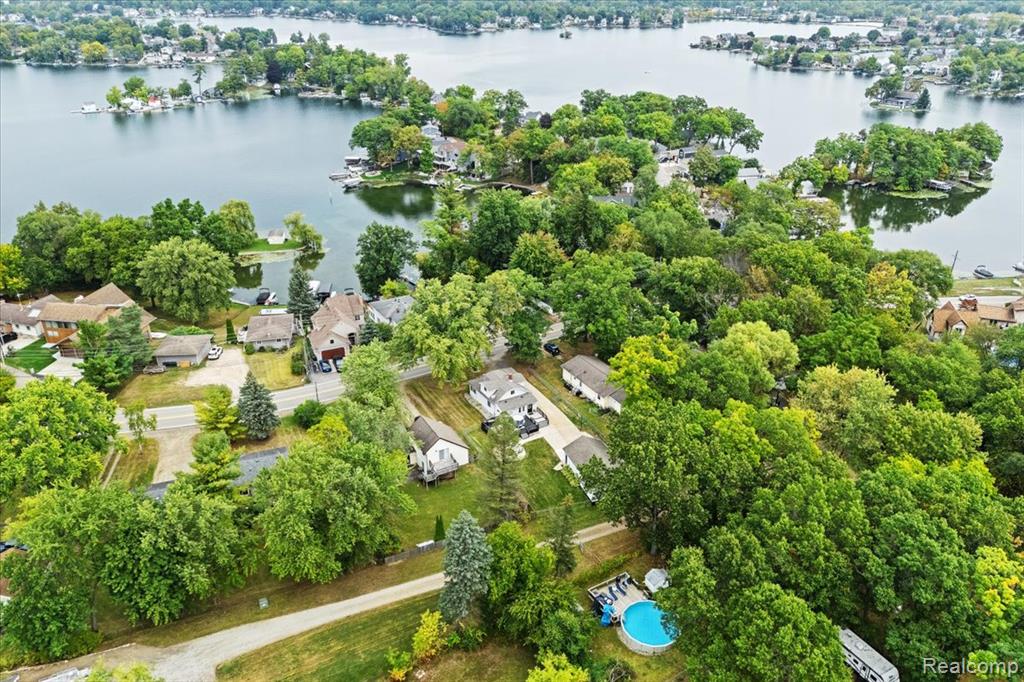 593 Heights Road Lake Orion, MI 48362 - Photo 3 of 53