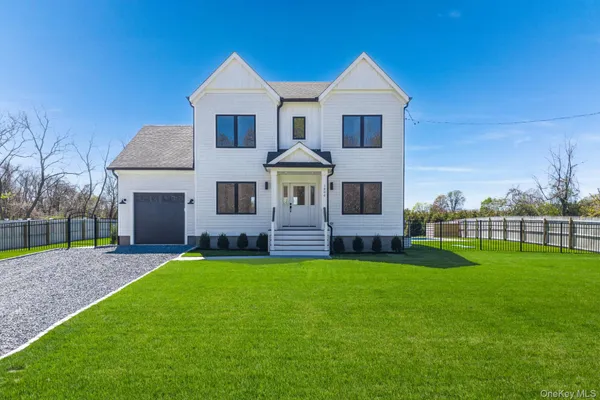 $1,695,000 | 1900 Gillette Drive, East Marion, NY 11939
