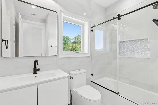 $1,895,000 | 1900 Gillette Drive, East Marion, NY 11939