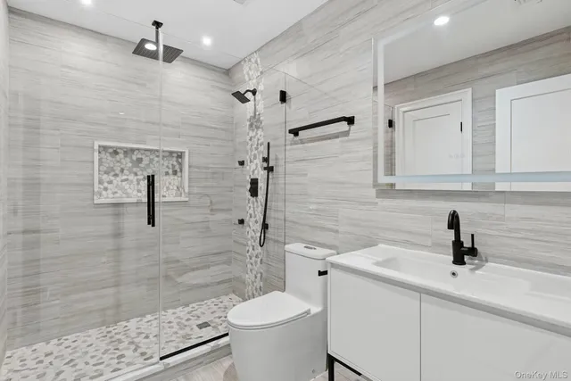 $1,895,000 | 1900 Gillette Drive, East Marion, NY 11939