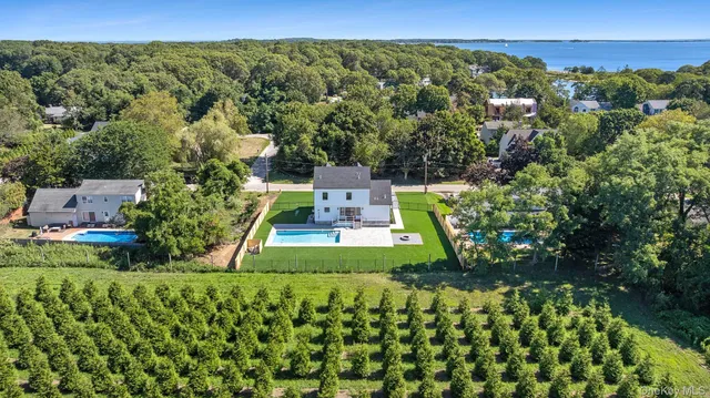 $1,895,000 | 1900 Gillette Drive, East Marion, NY 11939