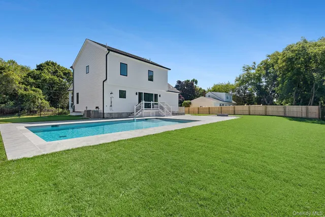 $1,895,000 | 1900 Gillette Drive, East Marion, NY 11939