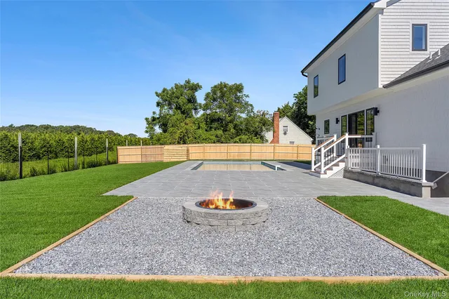 $1,895,000 | 1900 Gillette Drive, East Marion, NY 11939