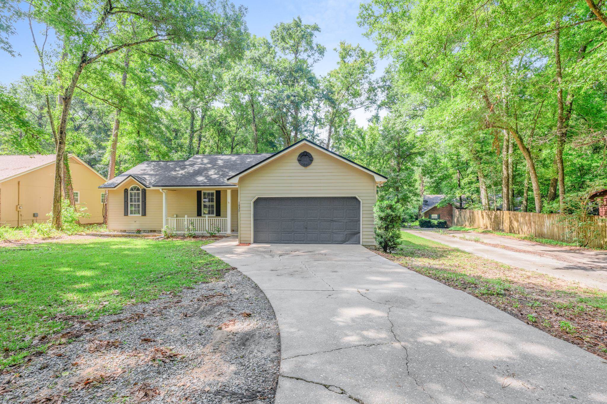 1835 Folkstone Road Tallahassee, FL 32312 - Photo 4 of 37