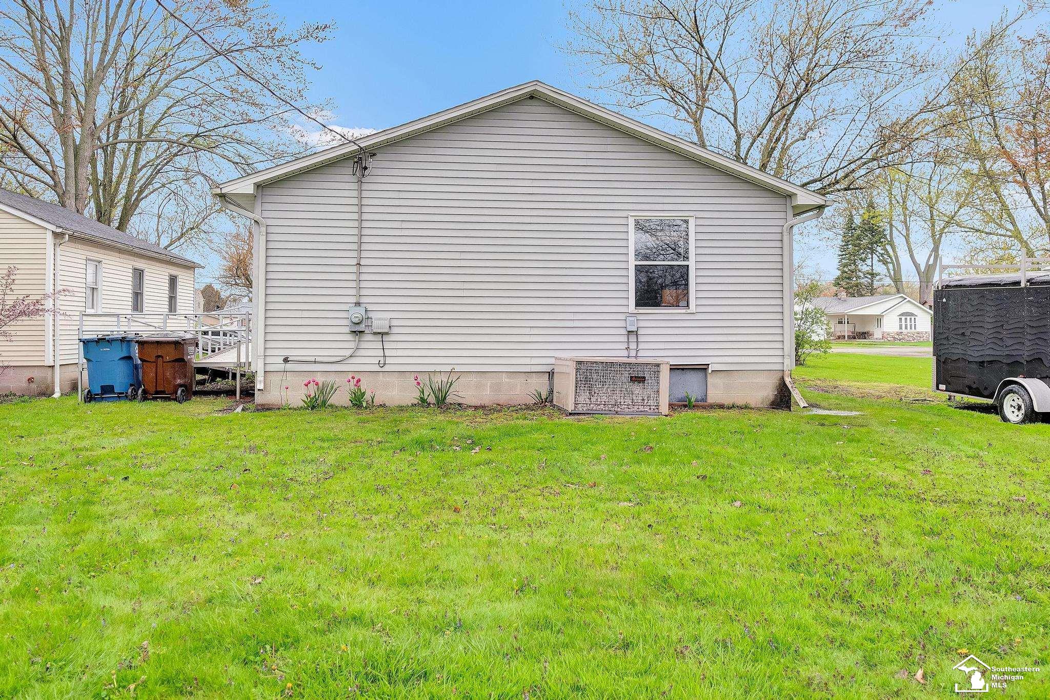 1898 Spaulding Road Monroe, MI 48162 - Photo 5 of 31 50144060-461507bd-68f6-4ef1-a4f6-df2ab3899aee.JPG