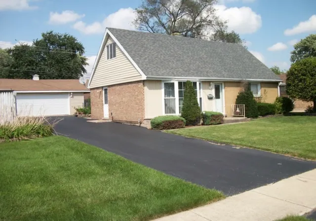 $220,000 | 6932 West 91st Street, Bridgeview, IL 60455