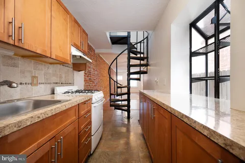 $250,000 | 1422 North Lincoln Street, Wilmington, DE 19806