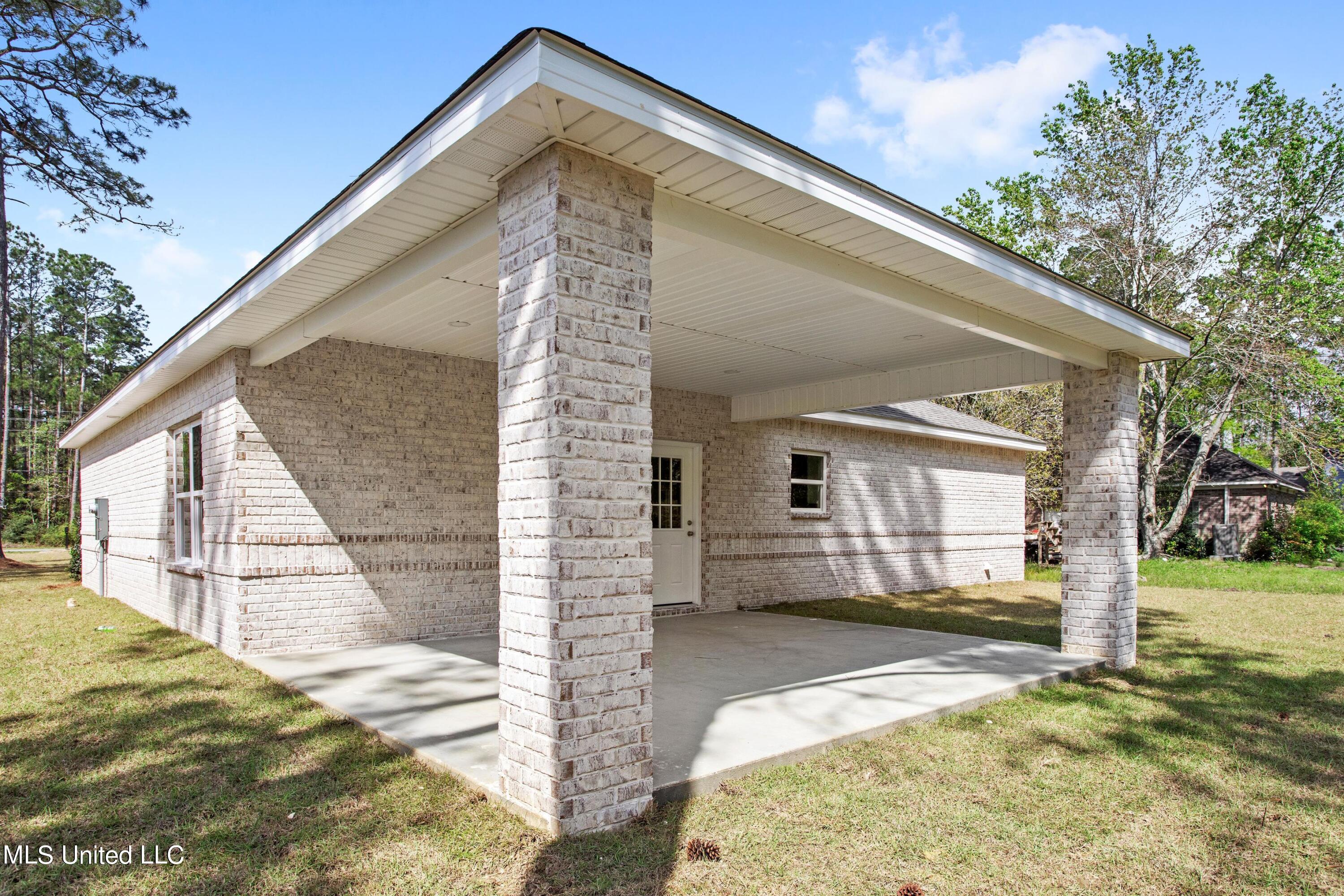 8214 Martin Bluff Road Gautier, MS 39553 - Photo 31 of 38 y5jcc4bn71