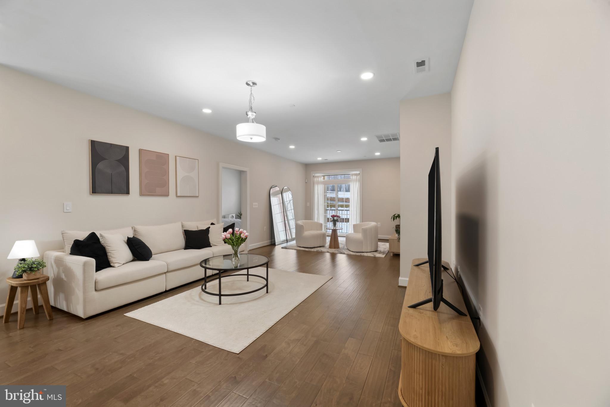 10520 Resort Road, Unit 106 Ellicott City, MD 21042 - Photo 11 of 41 Living room
