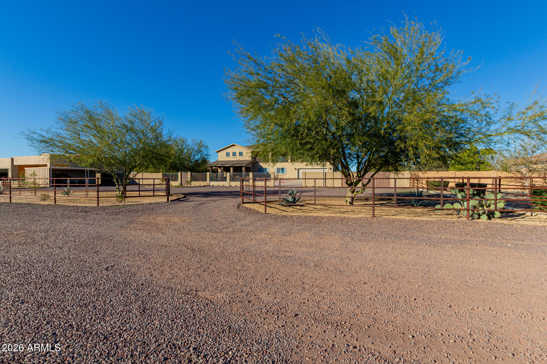 20128 West Steed Ridge Road Wittmann, AZ 85361 - Photo 3 of 36