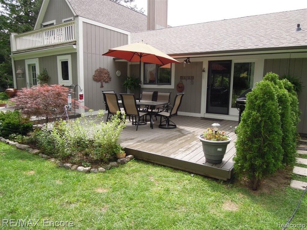6185 Clarkston Road Clarkston, MI 48346 - Photo 10 of 33 DECK/BBQ AREA