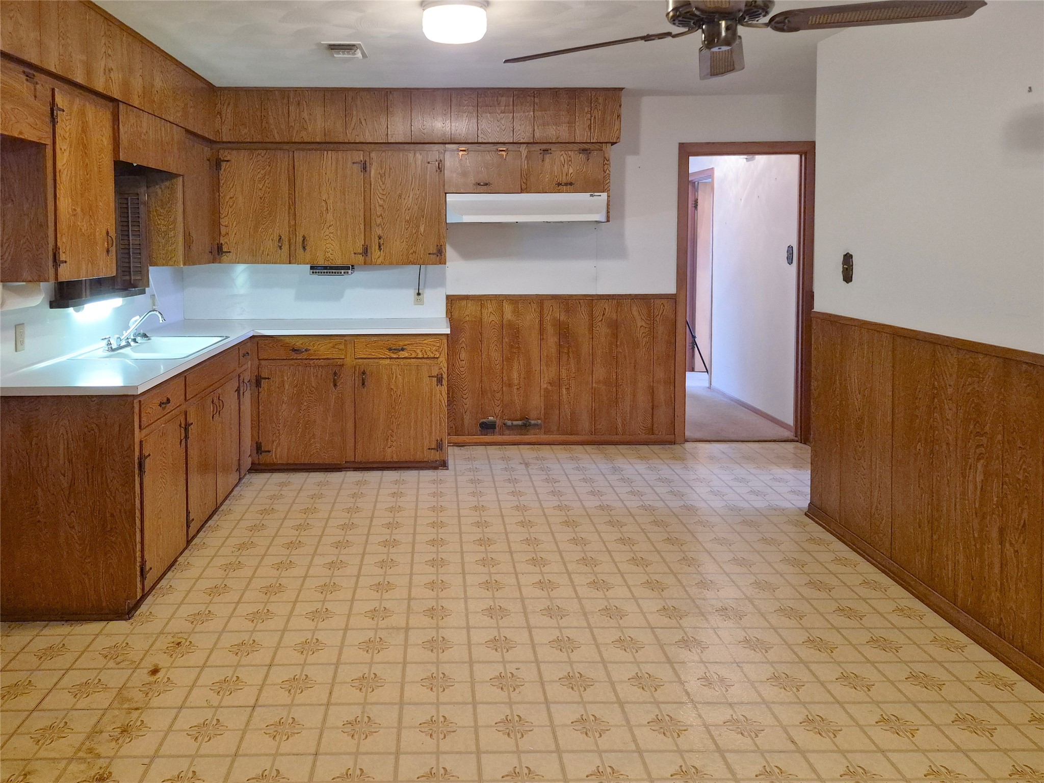 613 Southside Drive Angleton, TX 77515 - Photo 4 of 41