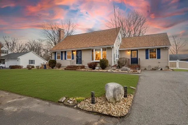 $394,500 | 47 Roberta Circle, Agawam, MA 01001