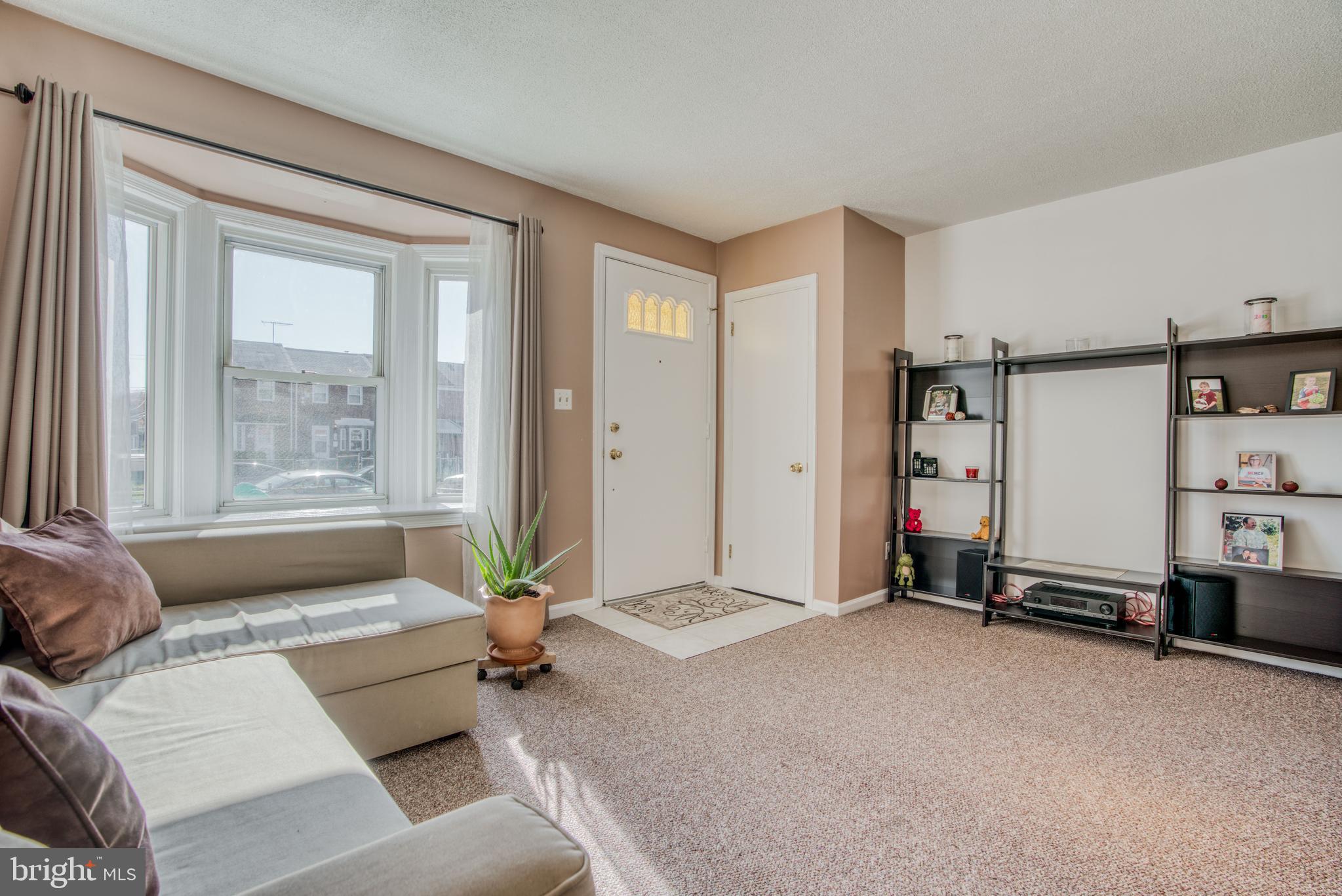 942 Middlesex Road Baltimore, MD 21221 - Photo 12 of 27 SPACIOUS LIV RM w/LARGE BAY WINDOW