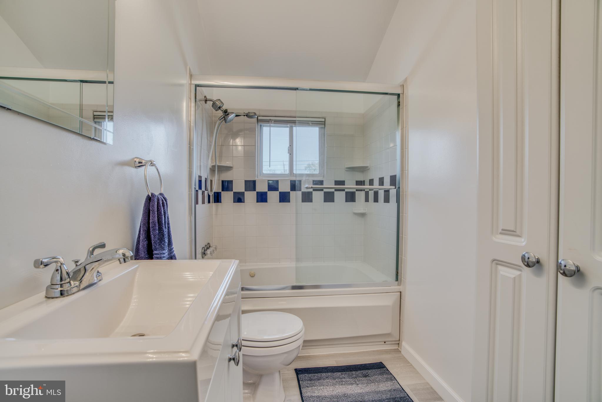 942 Middlesex Road Baltimore, MD 21221 - Photo 14 of 27 UPDATED FULL BATH w/TUB SHOWER (UPPER LVL)