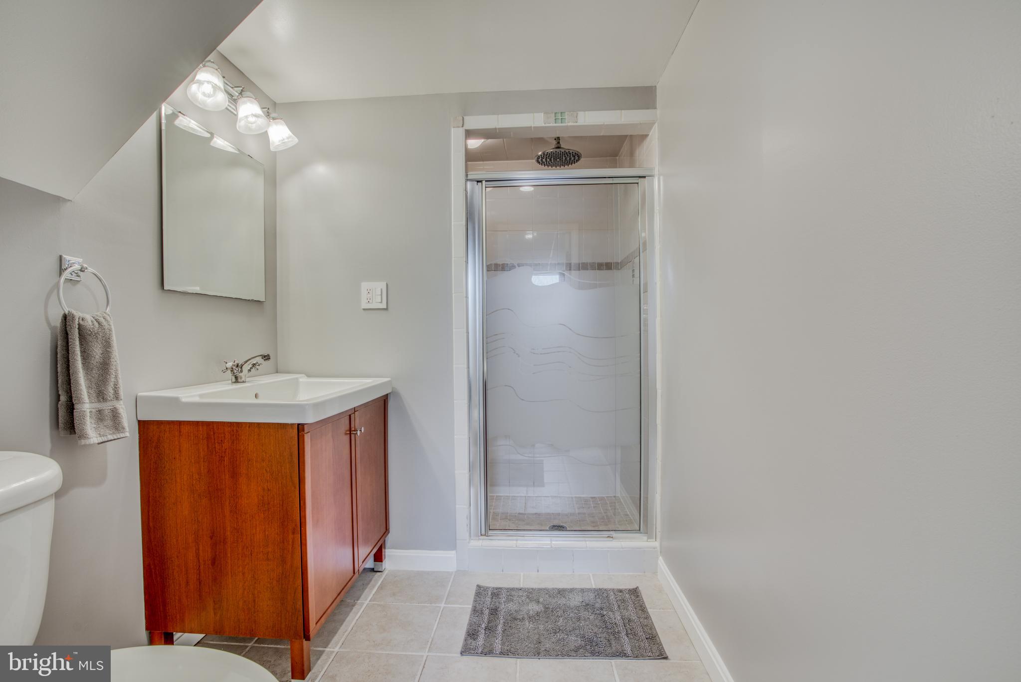942 Middlesex Road Baltimore, MD 21221 - Photo 19 of 27 RENOVATED BATH w/SHOWER STALL (LOWER LVL)