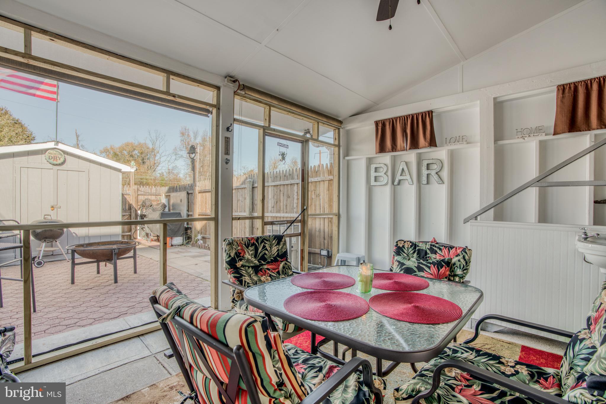 942 Middlesex Road Baltimore, MD 21221 - Photo 3 of 27 BEAUTIFUL, BRIGHT SCREENED IN PATIO