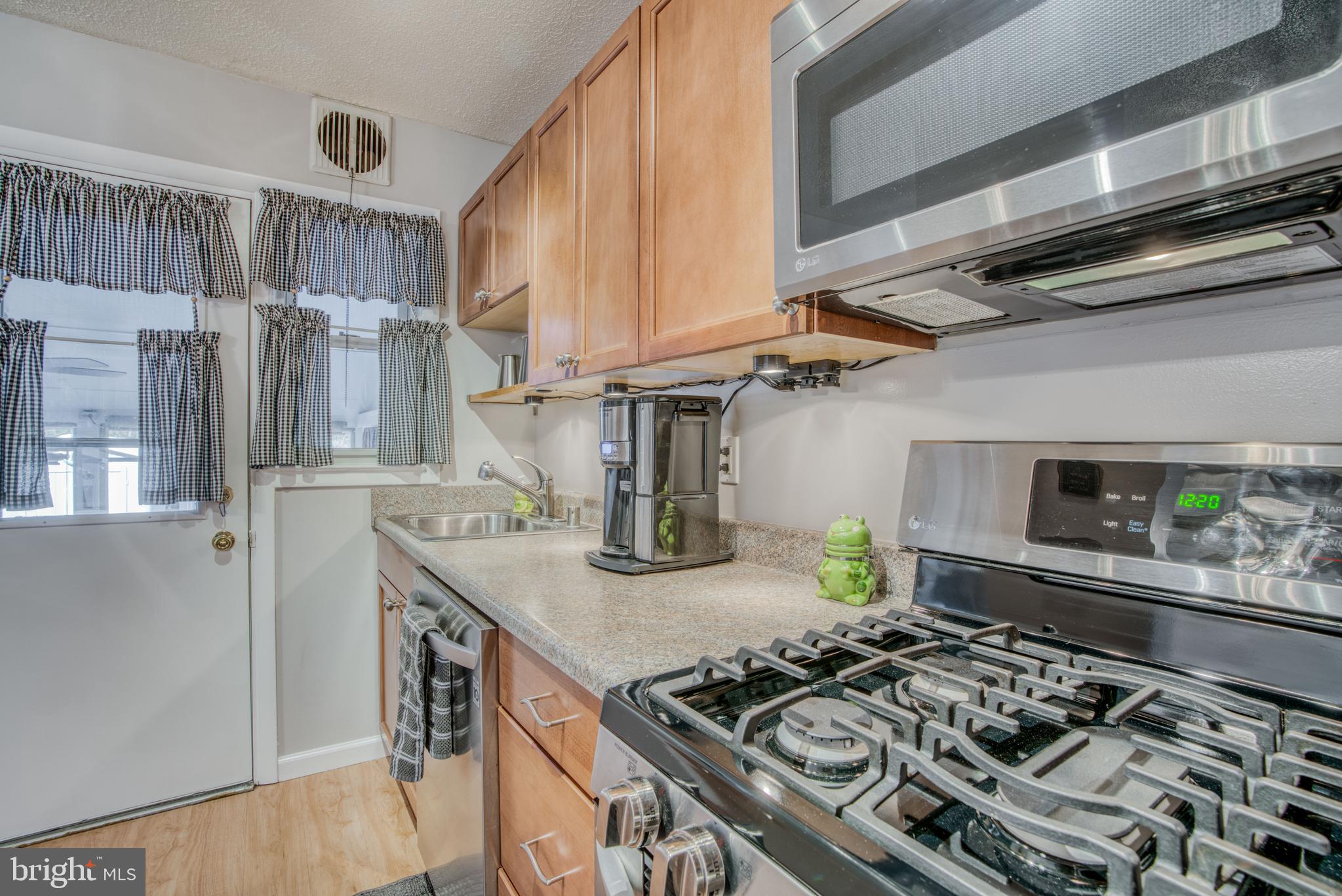942 Middlesex Road Baltimore, MD 21221 - Photo 5 of 27 GRIDDLE BURNER PERFECT FOR THOSE PANCAKE MORNINGS!