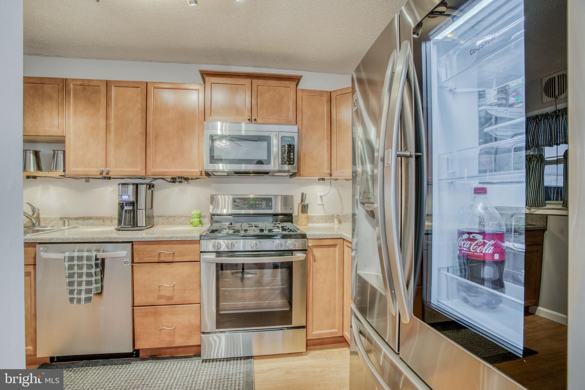 942 Middlesex Road Baltimore, MD 21221 - Photo 6 of 27 SS FRIG w/SEE-THRU FRENCH DOOR