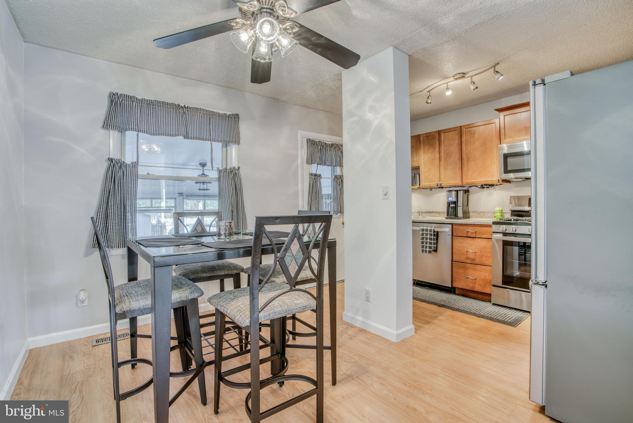 942 Middlesex Road Baltimore, MD 21221 - Photo 9 of 27 BRIGHT OPEN LAYOUT