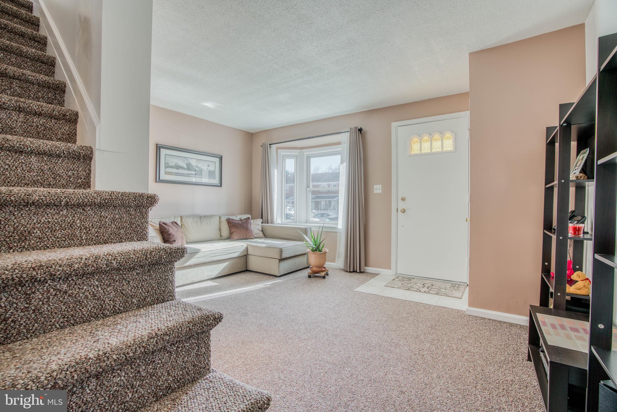 942 Middlesex Road Baltimore, MD 21221 - Photo 10 of 27 SPACIOUS LIV RM w/LARGE BAY WINDOW