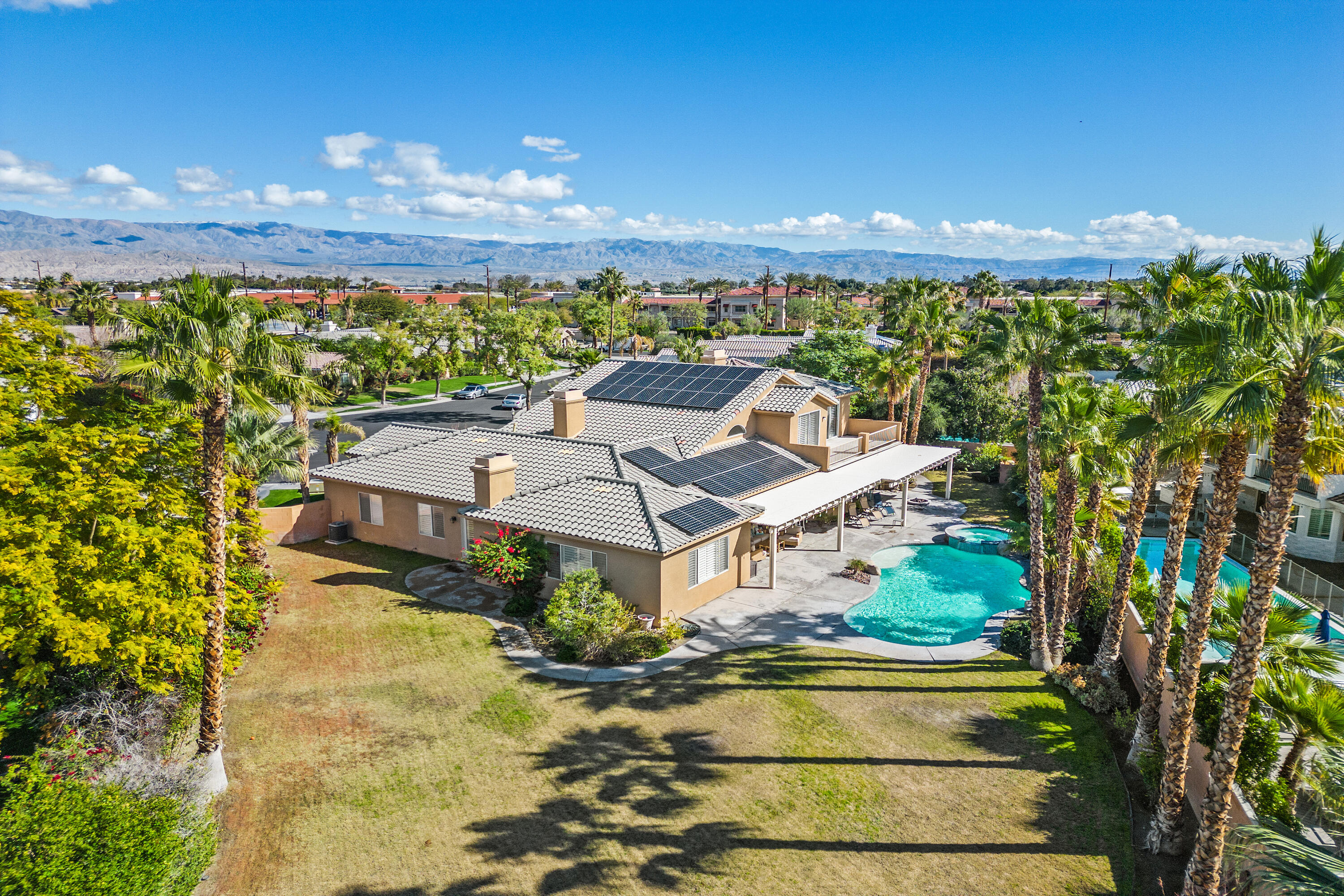 7 Channel Court Rancho Mirage, CA 92270 - Photo 3 of 44 3_11314686_166694_166694-EI-103