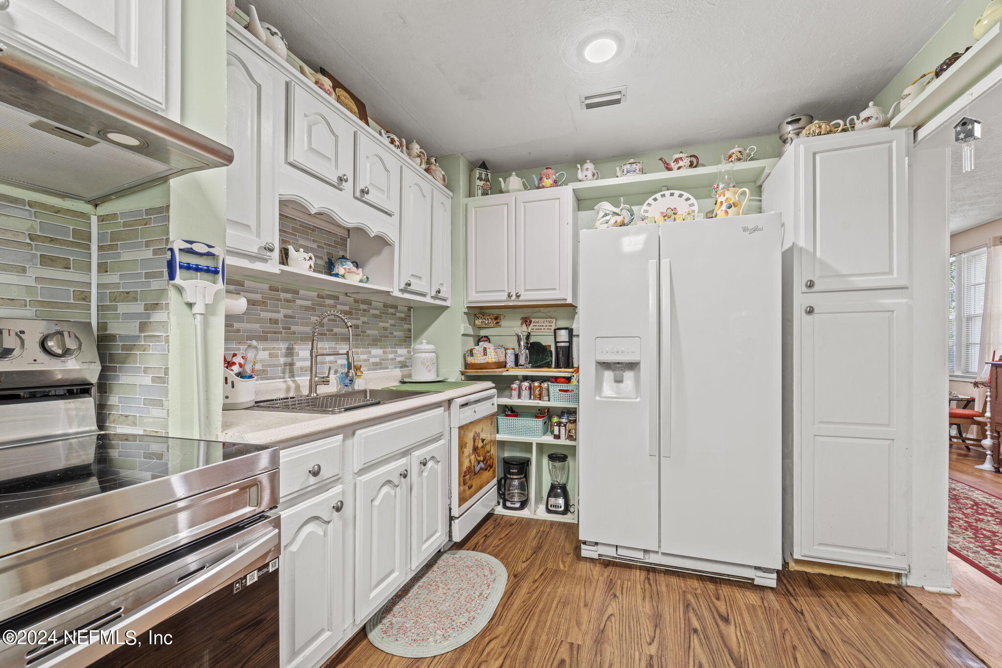 2038 Reed Avenue Jacksonville, FL 32207 - Photo 17 of 43 a kitchen with stainless steel appliances a refrigerator and a stove top oven