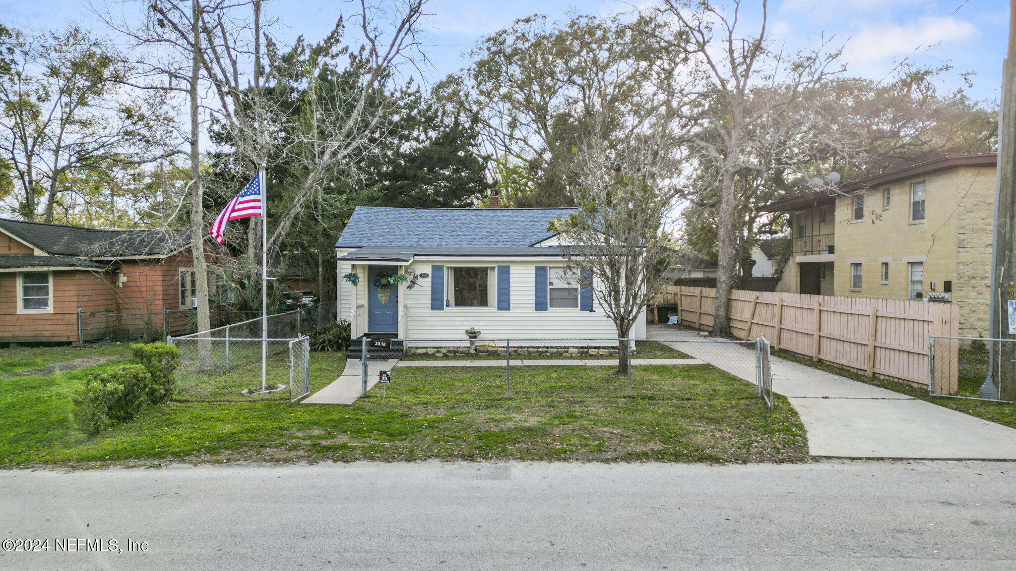 2038 Reed Avenue Jacksonville, FL 32207 - Photo 19 of 43 a white house that has a tree in front of it