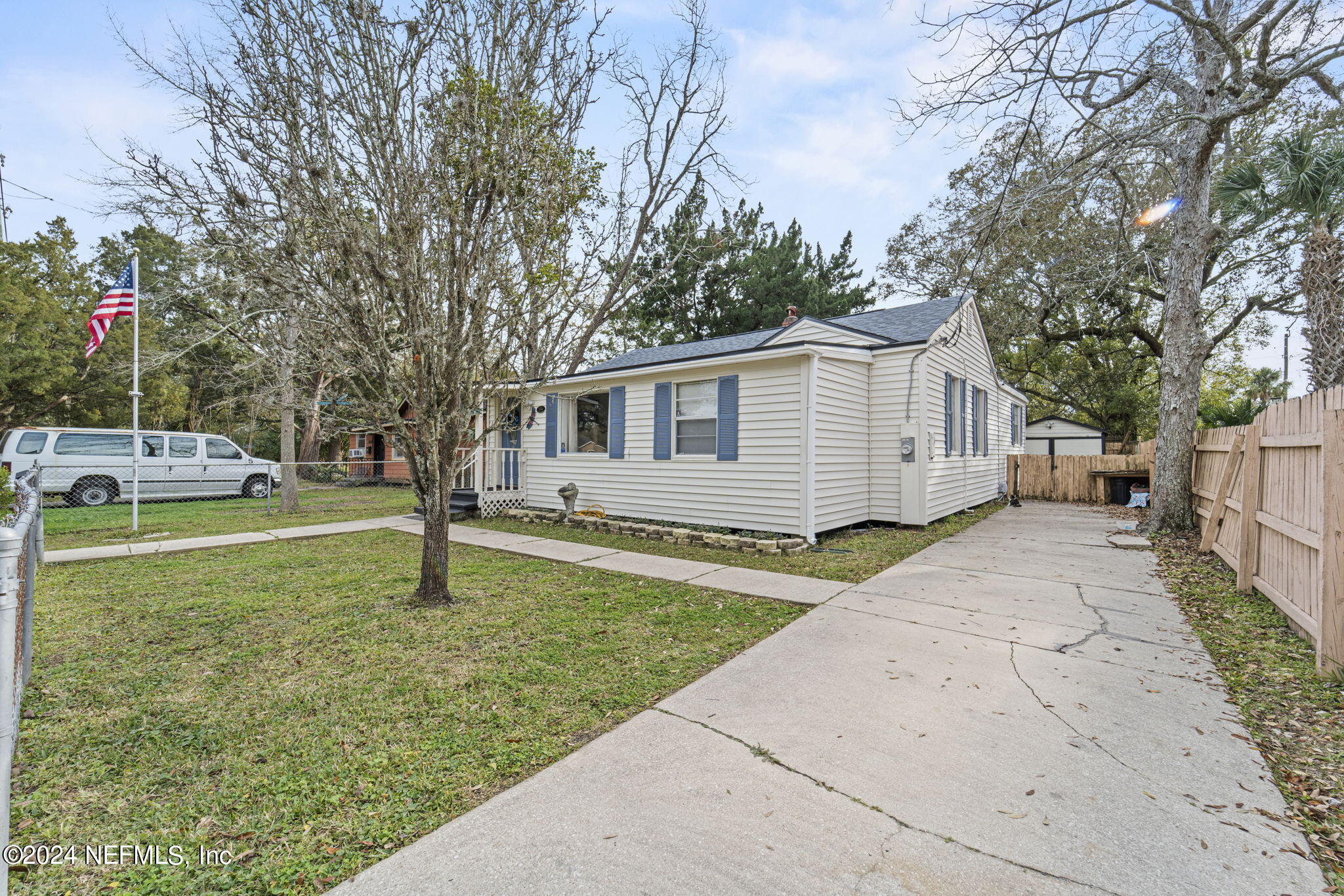 2038 Reed Avenue Jacksonville, FL 32207 - Photo 2 of 43 a backyard of a house with lots of green space