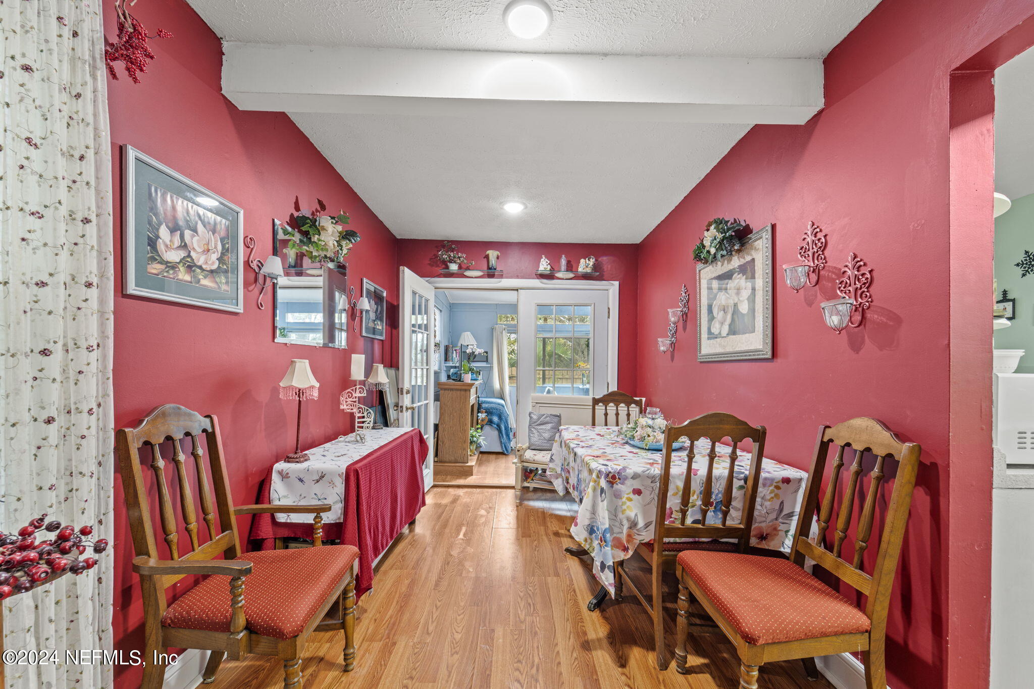 2038 Reed Avenue Jacksonville, FL 32207 - Photo 27 of 43 a view of a dining room with furniture