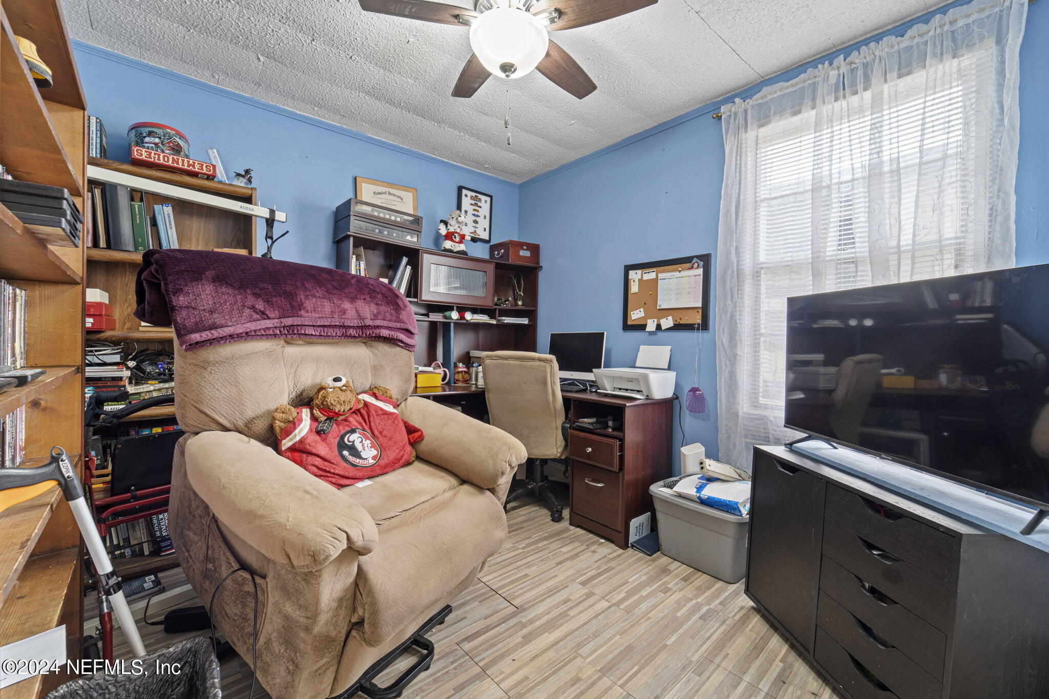 2038 Reed Avenue Jacksonville, FL 32207 - Photo 28 of 43 a living room with furniture and a flat screen tv