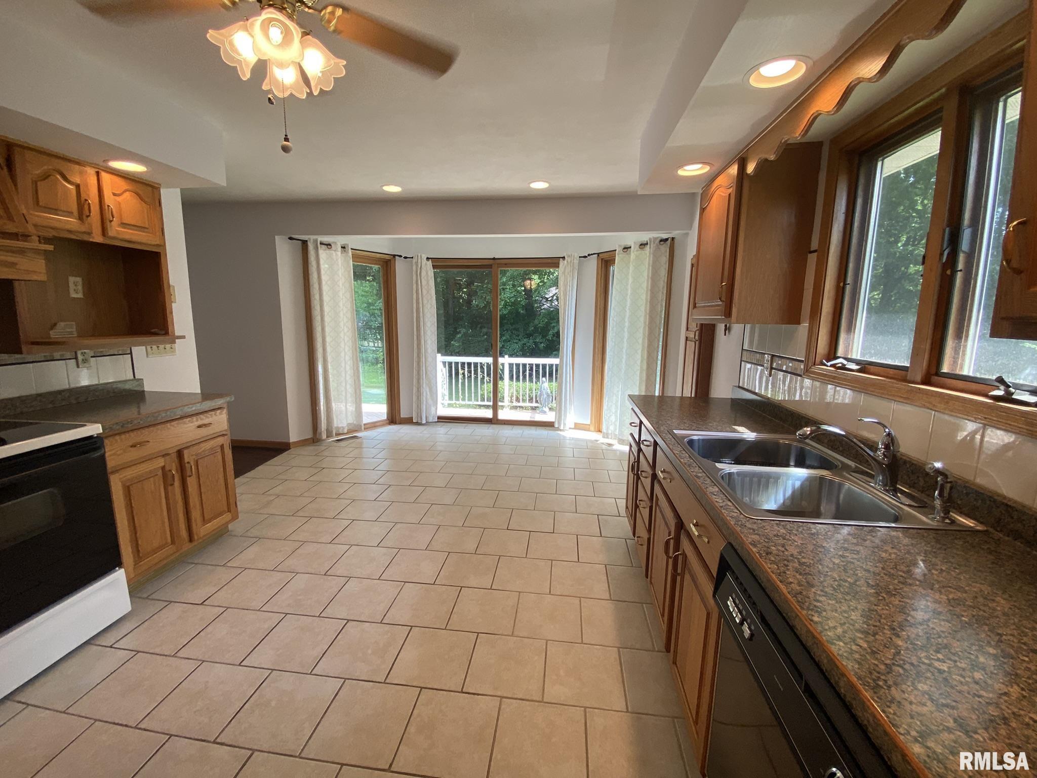 1205 Harmony Court Springfield, IL 62703 - Photo 8 of 28 Gallery Image 8