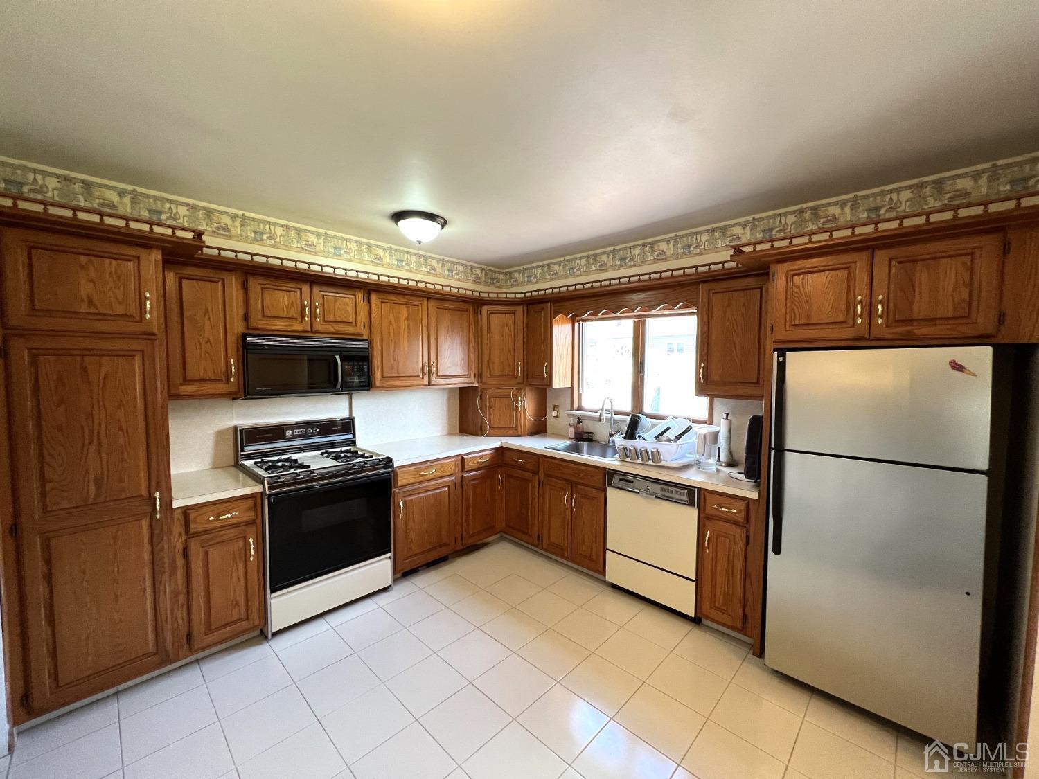 77 Preston Road Colonia, NJ 07067 - Photo 23 of 49 Gallery Image 23