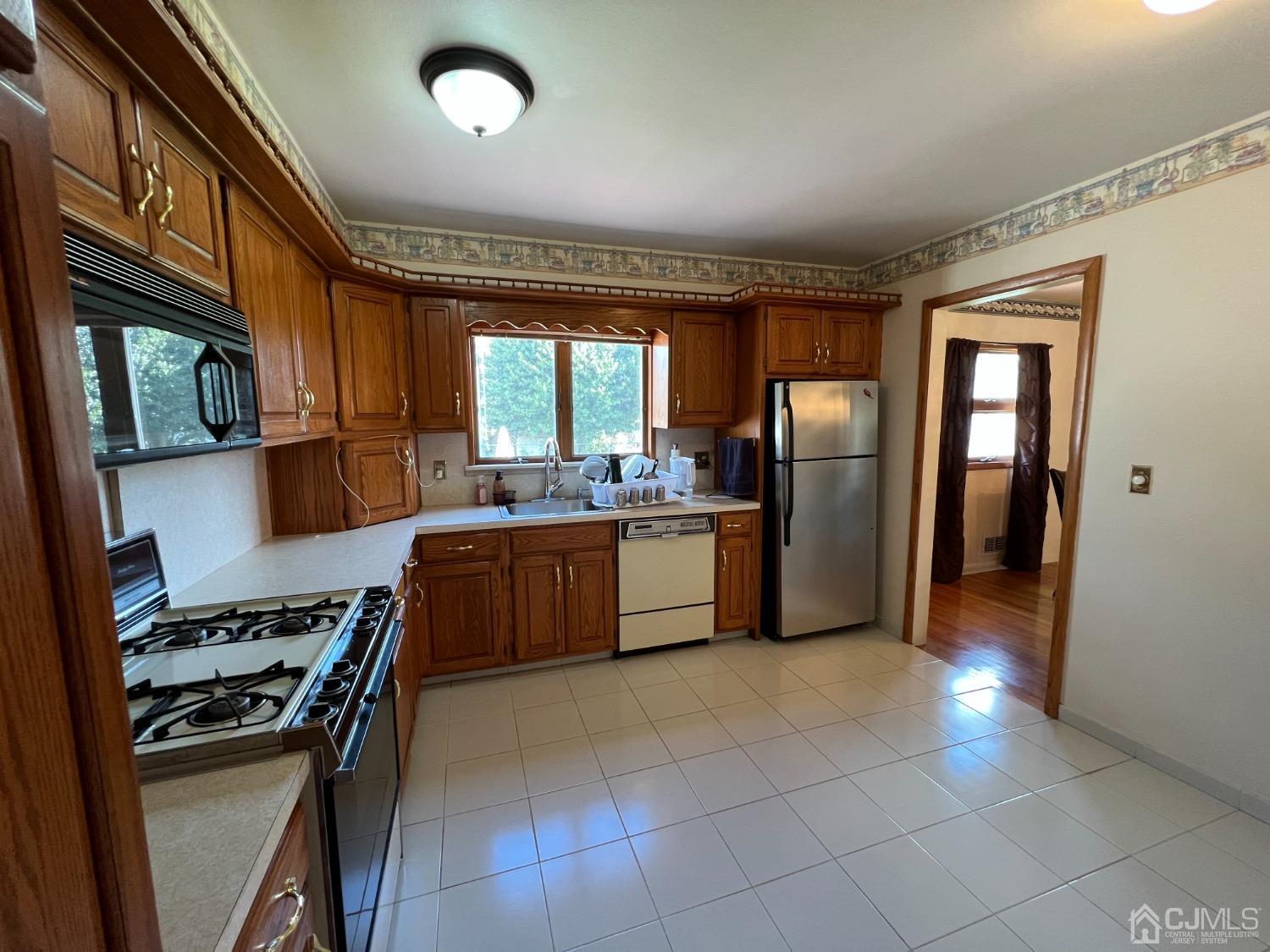 77 Preston Road Colonia, NJ 07067 - Photo 24 of 49 Gallery Image 24