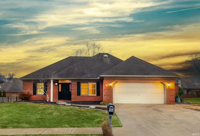 $265,000 | 3800 Canterbury Court, Newburgh, IN 47630