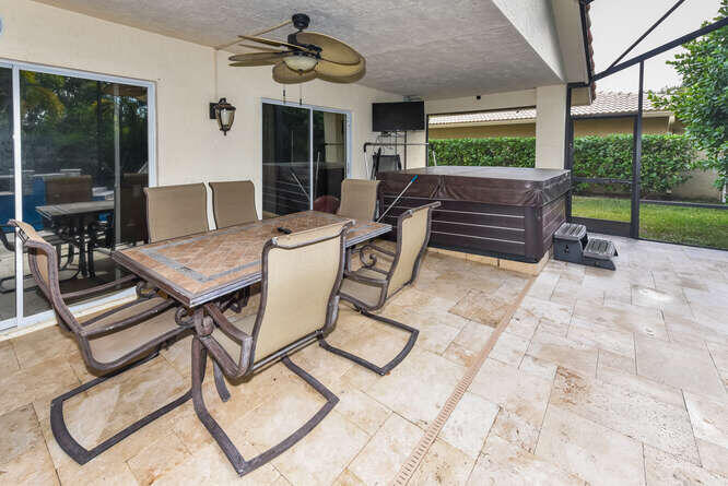 20112 Back 9 Drive Boca Raton, FL 33498 - Photo 6 of 29 20112 Back 9 Dr Boca Raton FL-small-006-