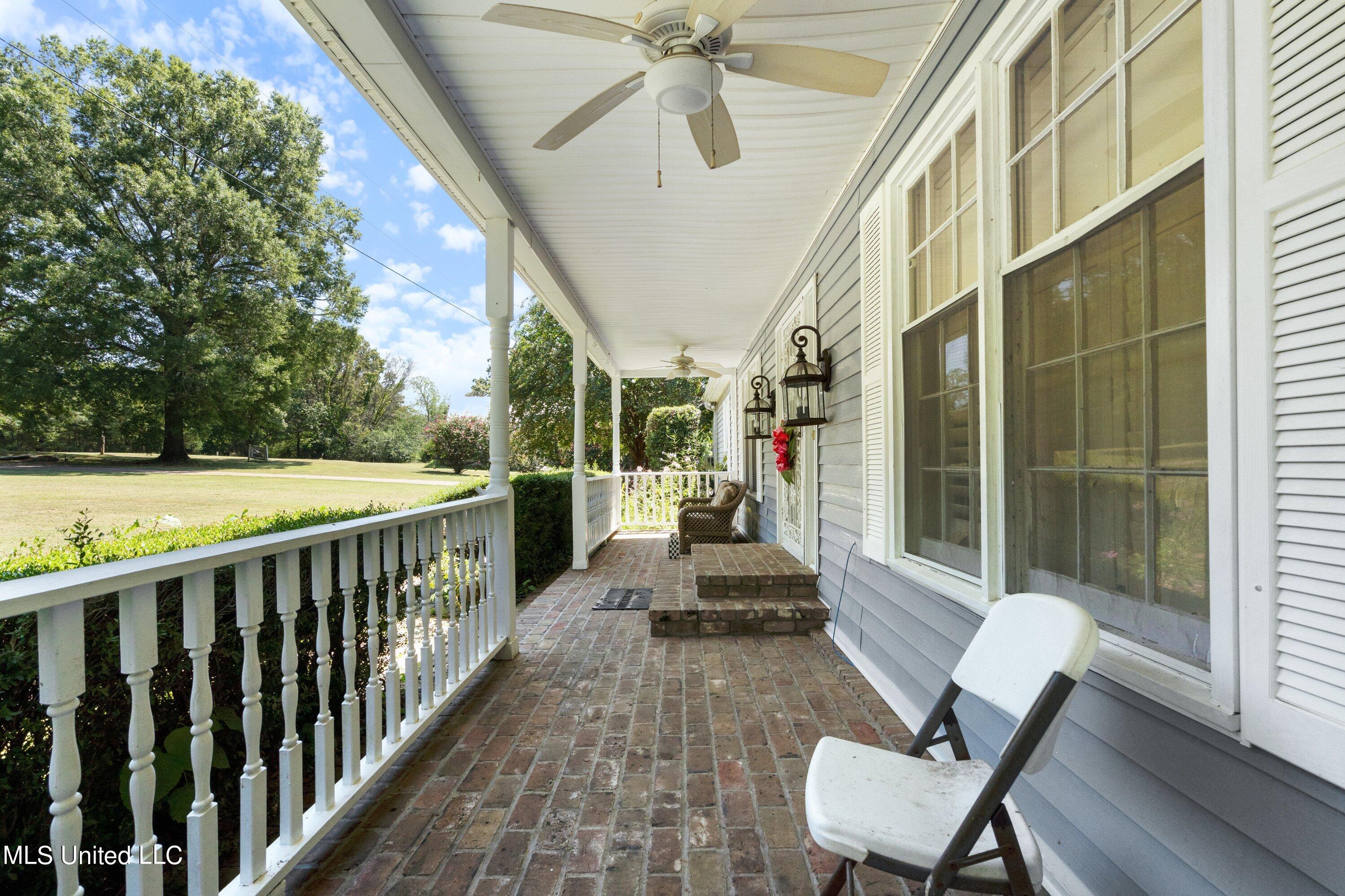 251 Callicott Drive Coldwater, MS 38618 - Photo 5 of 38 IMG_3328