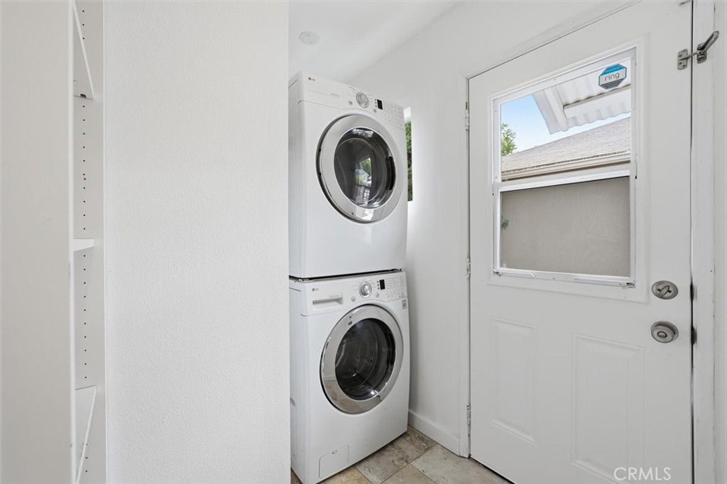 2448 Riverside Place Los Angeles, CA 90039 - Photo 13 of 58