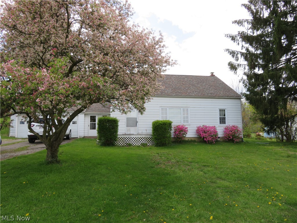 3295 East South Range Road New Springfield, OH 44443 - Photo 2 of 17