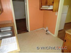 190 Crossroad Hill Road Canton, NC 28716 - Photo 8 of 12