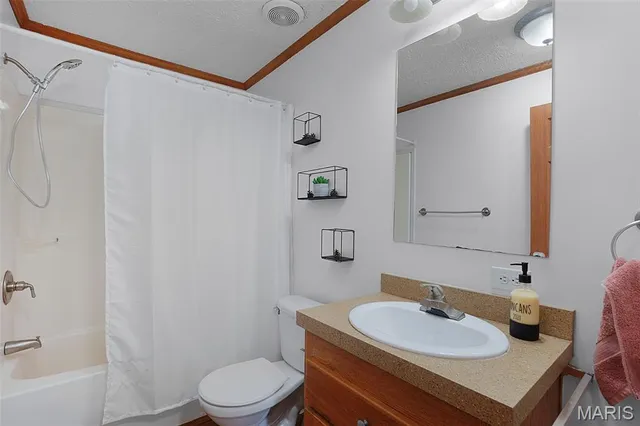 $315,000 | 10740 Lakeshore Drive, Blackwell, MO 63626