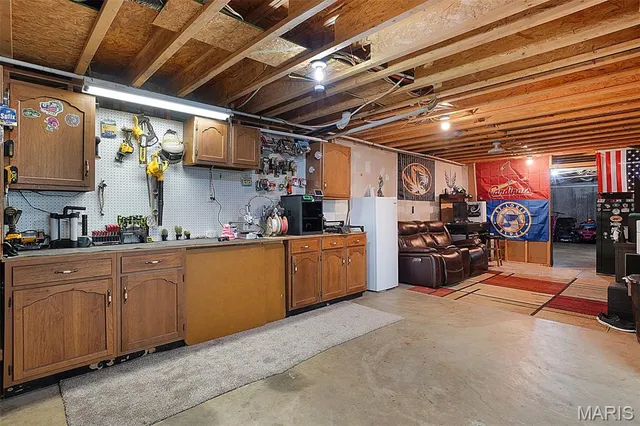 $315,000 | 10740 Lakeshore Drive, Blackwell, MO 63626