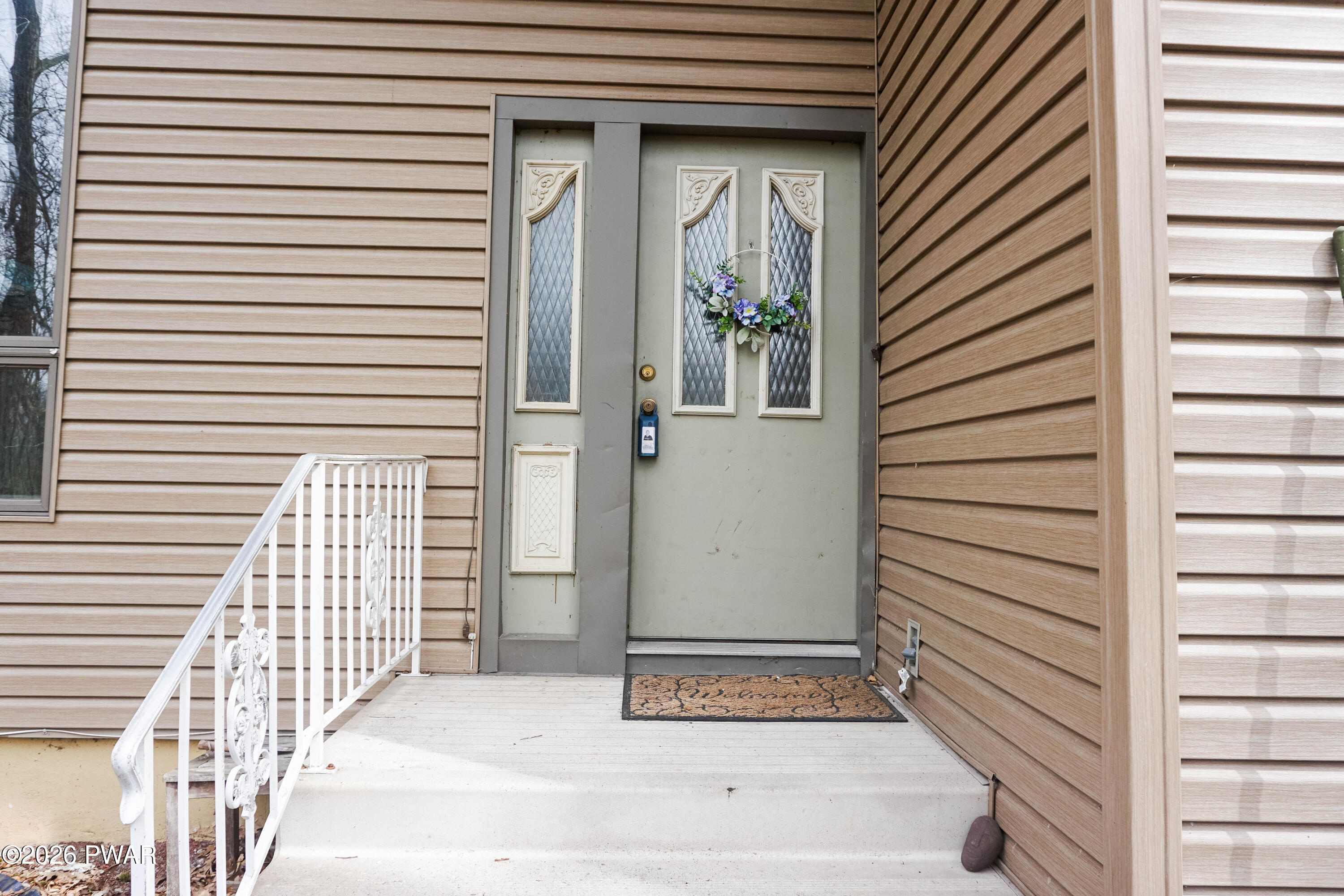 109 Eagle Court Bushkill, PA 18324 - Photo 2 of 35